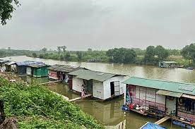 Ổn định cuộc sống cho 30 hộ dân xóm Phao, bãi giữa sông Hồng, quận Long Biên, Hà Nội (18/04/2021)